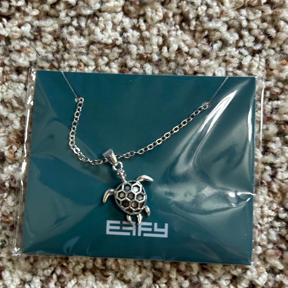 EFFY turtle necklace with silver chain